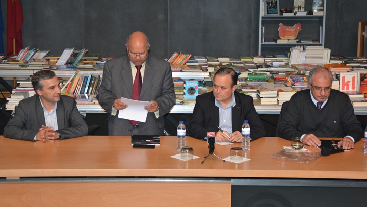 João Dias da Silva na sessão do STAAEZN, em Oliveira de Azeméis. Todos educam dentro da escola