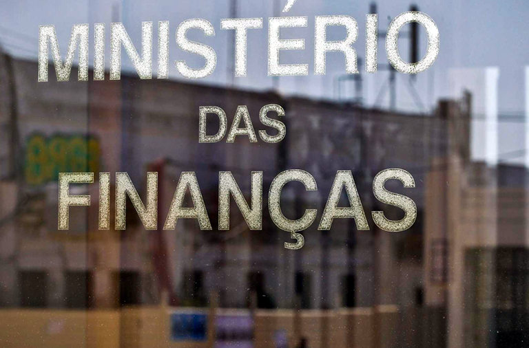 Revisão da tabela remuneratória única é inadiável