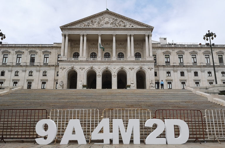 Governo desconsidera Assembleia da República, não cumpre a lei da negociação  e desvaloriza trabalho dos docentes portugueses