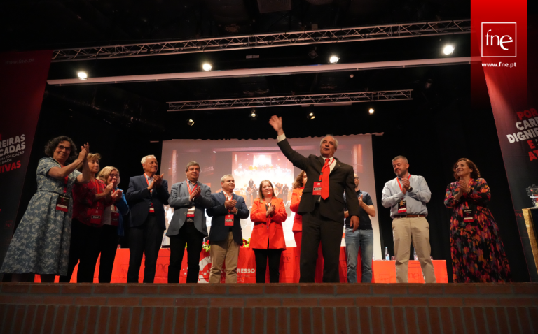 Primeiro dia do XIII Congresso da FNE marcado pela homenagem a João Dias da Silva