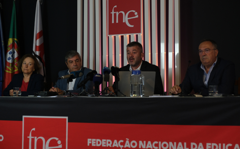 LUSA | FNE considera apoios a professores deslocados insuficientes