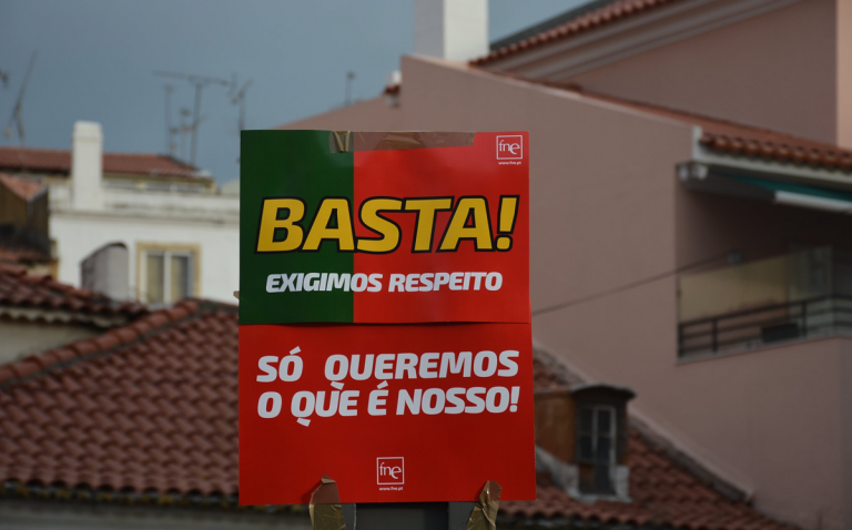 Educadores e Professores de todo o País em concentração em frente à Assembleia da República